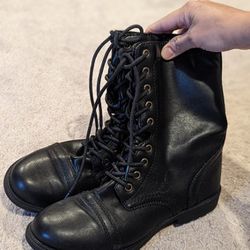 Women's Black Ankle high Boots Size 8