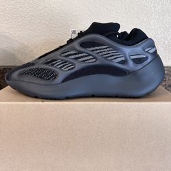 Adidas Yeezy 700 V3 Alvah Size 10.5