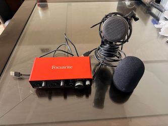 Focusrite Scarlett 2i2 & Audio Technica Mic