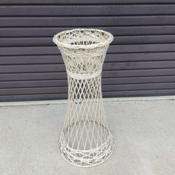 Mid Century Modern 1960'S Woodard Spun Fibreglass Plant Stand.