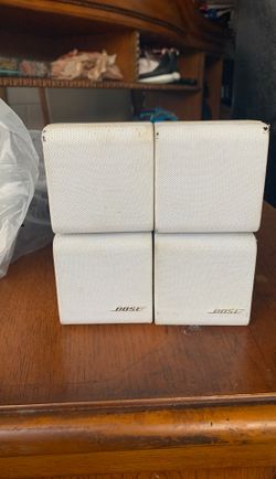 2 pairs of BOSE speakers