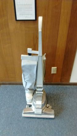 Kirby vacuum G-3 upright vacuum used