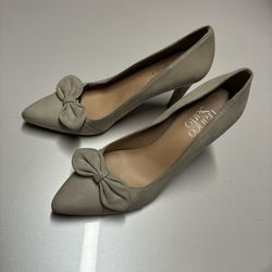Franco Sarto cream bow heels size 6 