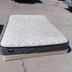 Sealy queen mattress and box spring