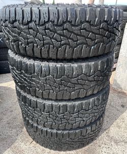 Goodyear wrangler ultra terrain A/T LT275/70R18