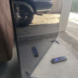 Like New: 32" Roku Smart TV by Onn (Delivery Option)