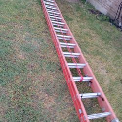 32 Ft Fiberglass Ladder