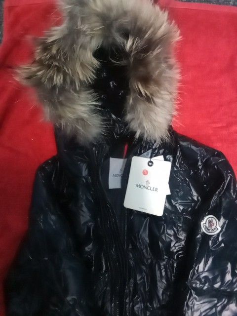 EXCELENTE Moncler 3 foxfur Puffer Coat y Prada Milano