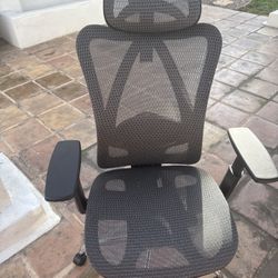 ergonomic mesh office chair
