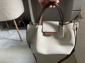 Small White Pebbled Handbag with Crossbody Strap
