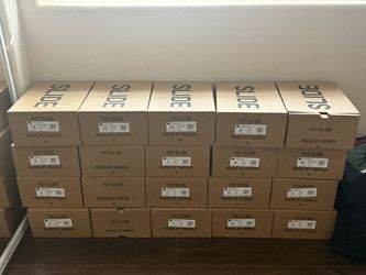 YEEZY SLIDES