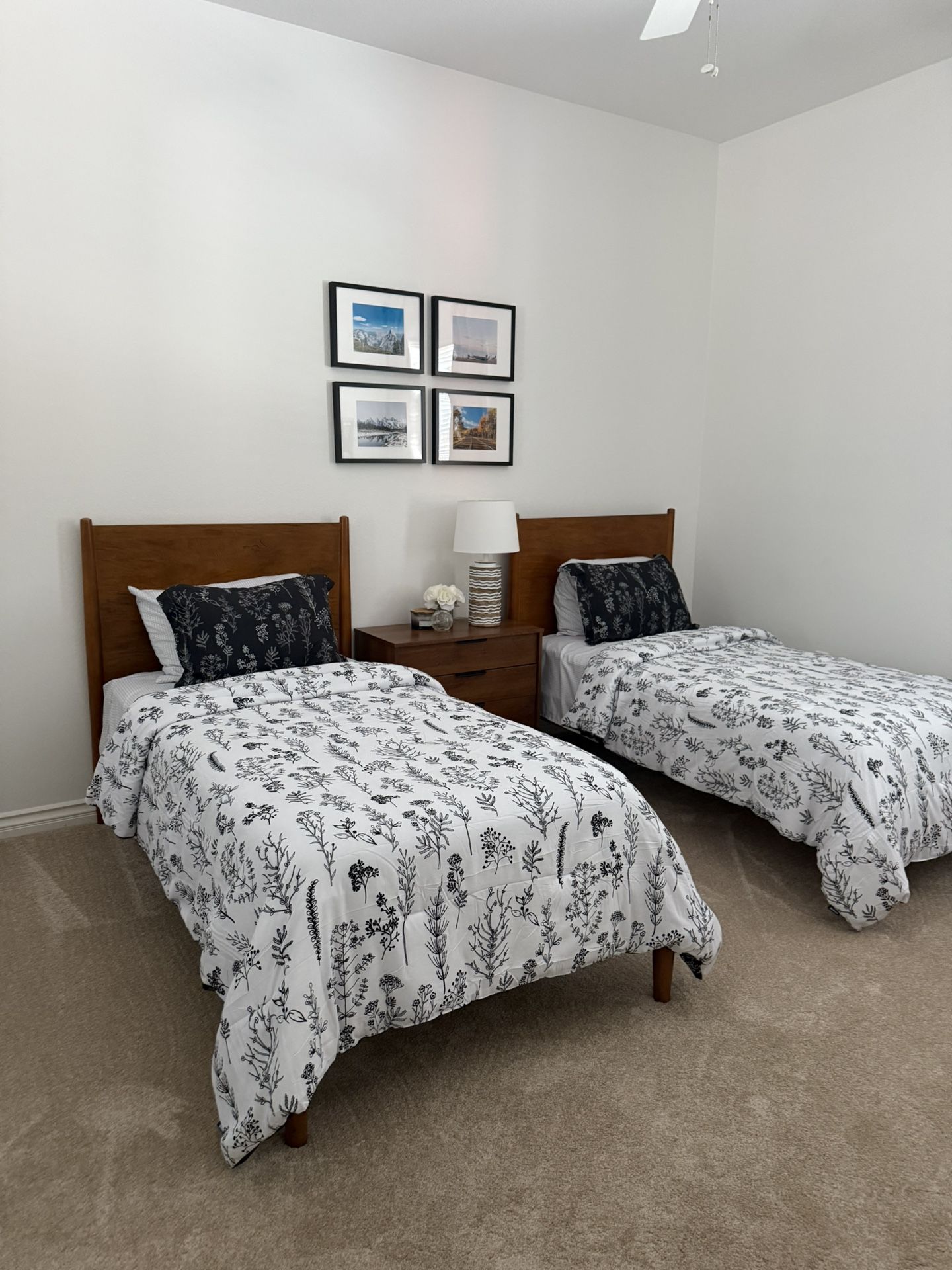 2 Twin Beds