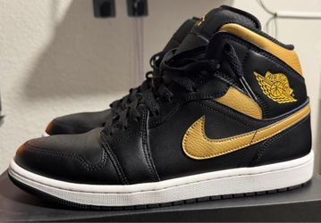Air Jordan 1 Mid Men Size 11 (Black/Metallic Gold/White)