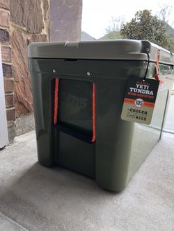 PINK YETI TUNDRA 35 for Sale in Houston, TX - OfferUp