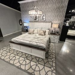 Hillcrest Dark Rum & White Queen Panel Bedroom Set