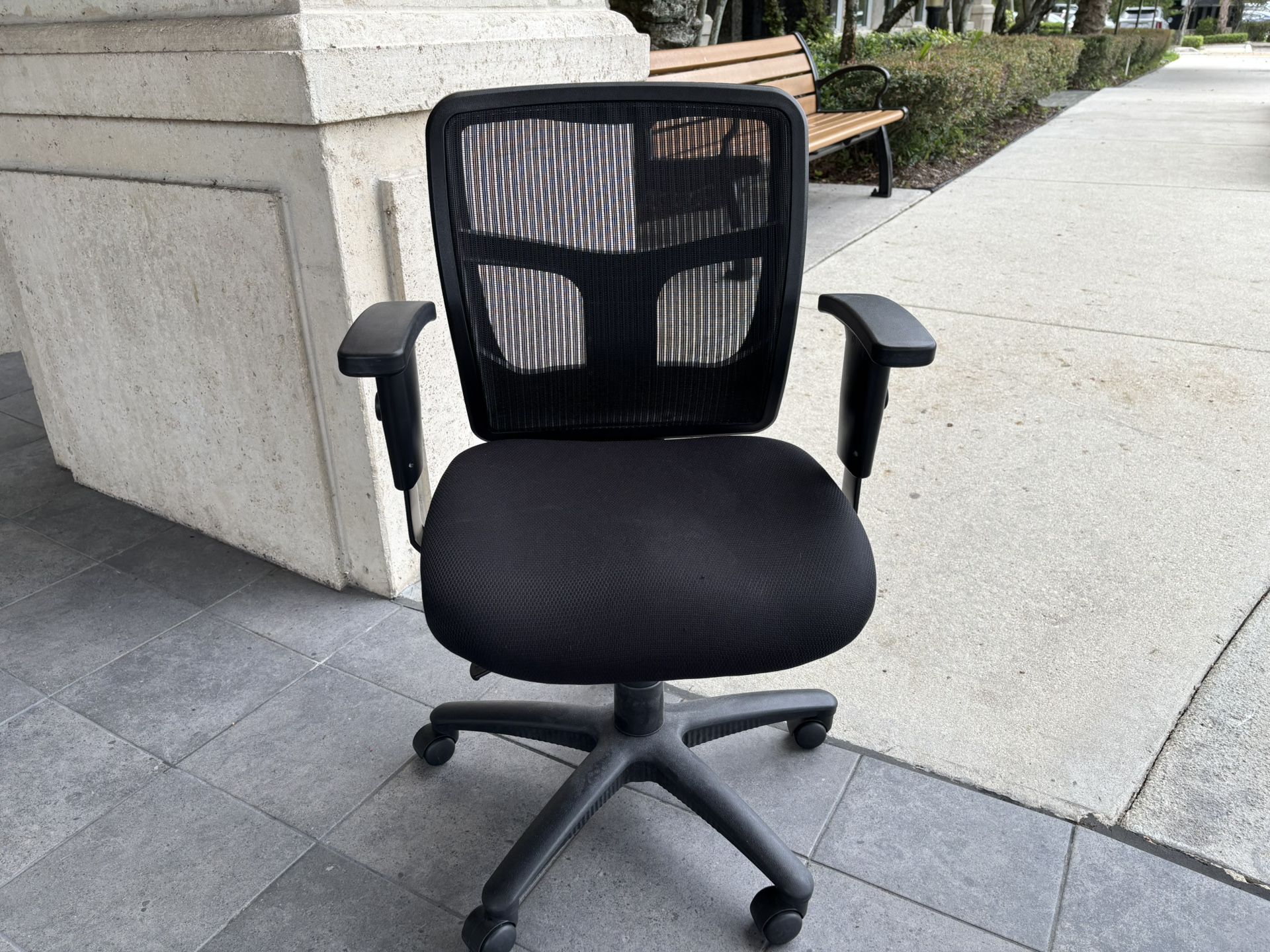 OFFICE CHAIR FOR SALE, DELIVERY IS AVAILABLE