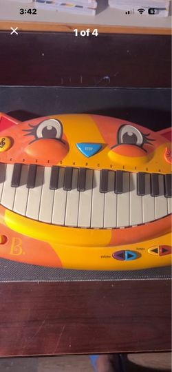 Working Cat Piano
