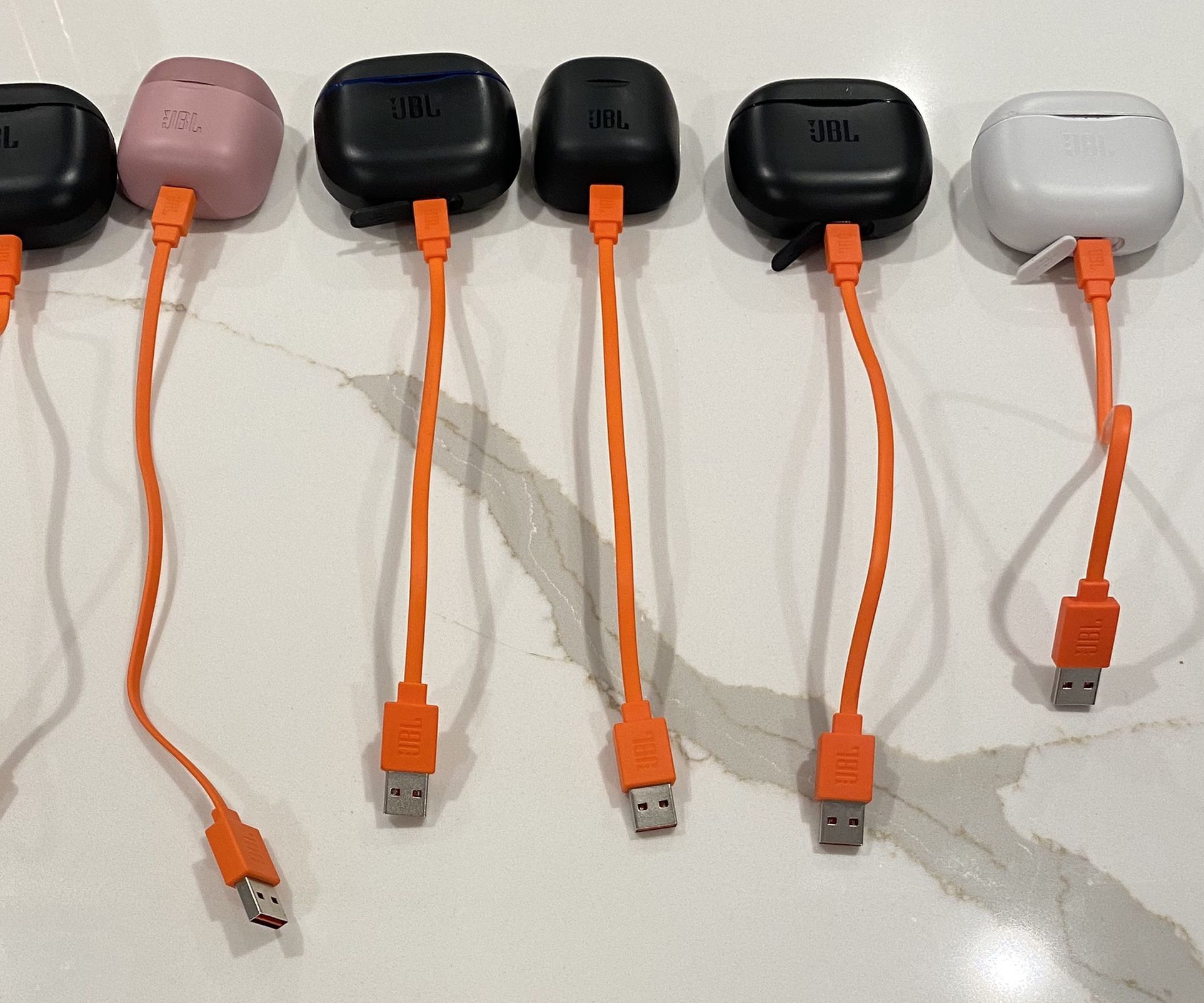 Harman JBL Earbuds (IF ITEM IS NOT MARKED AS SOLD THEN ITS STILL AVAILABLE )