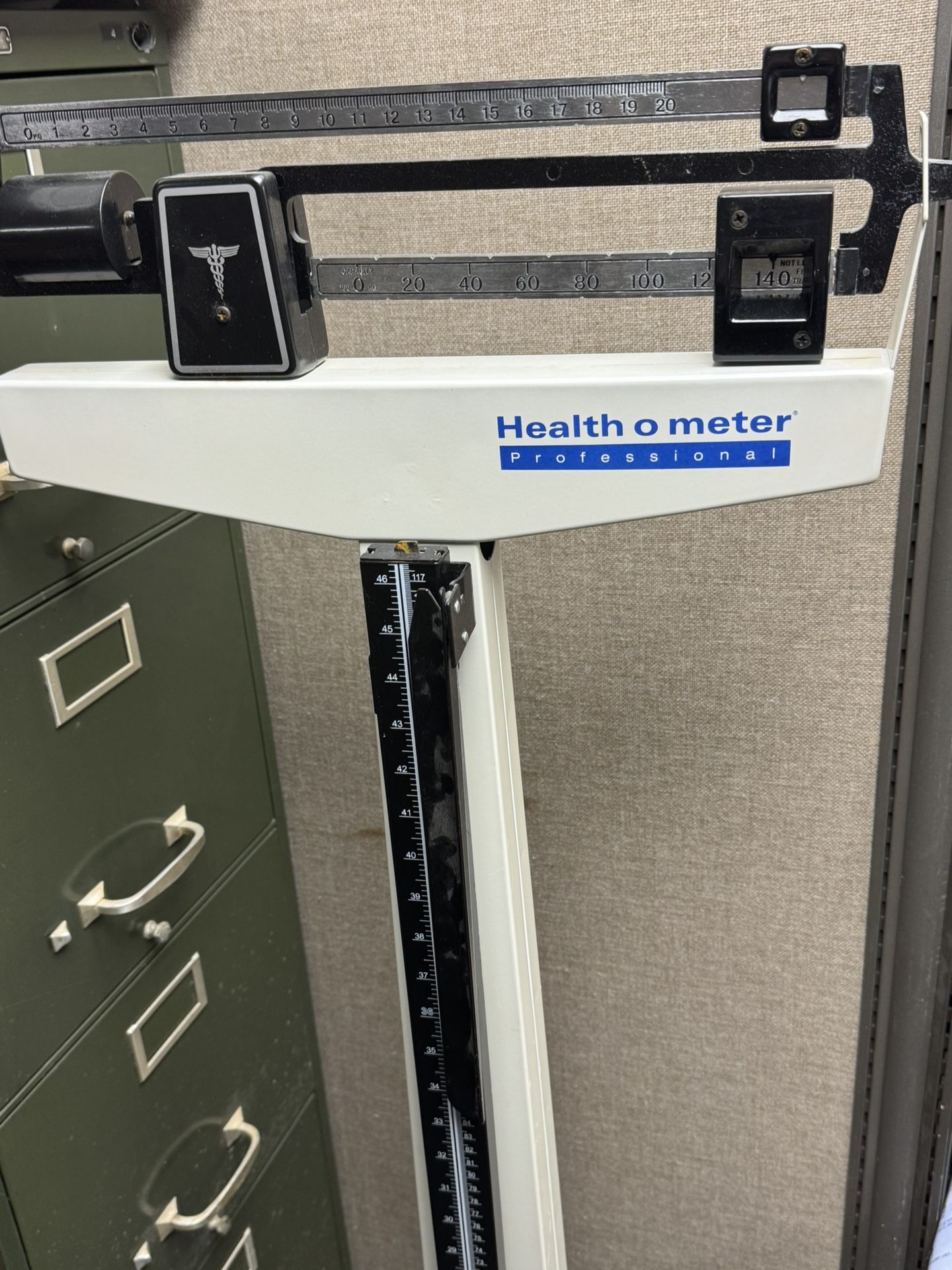 Health o meter 400KL Professional Medical Scale with Height Rod – Used