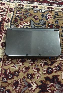 Nintendo 3DS XL black comes with a charger and 4 games with its own bag holder