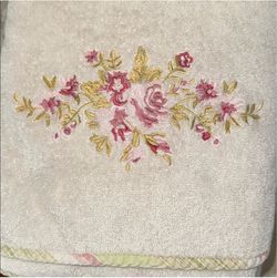 Floral Embroidered Bath Towels Set of 2