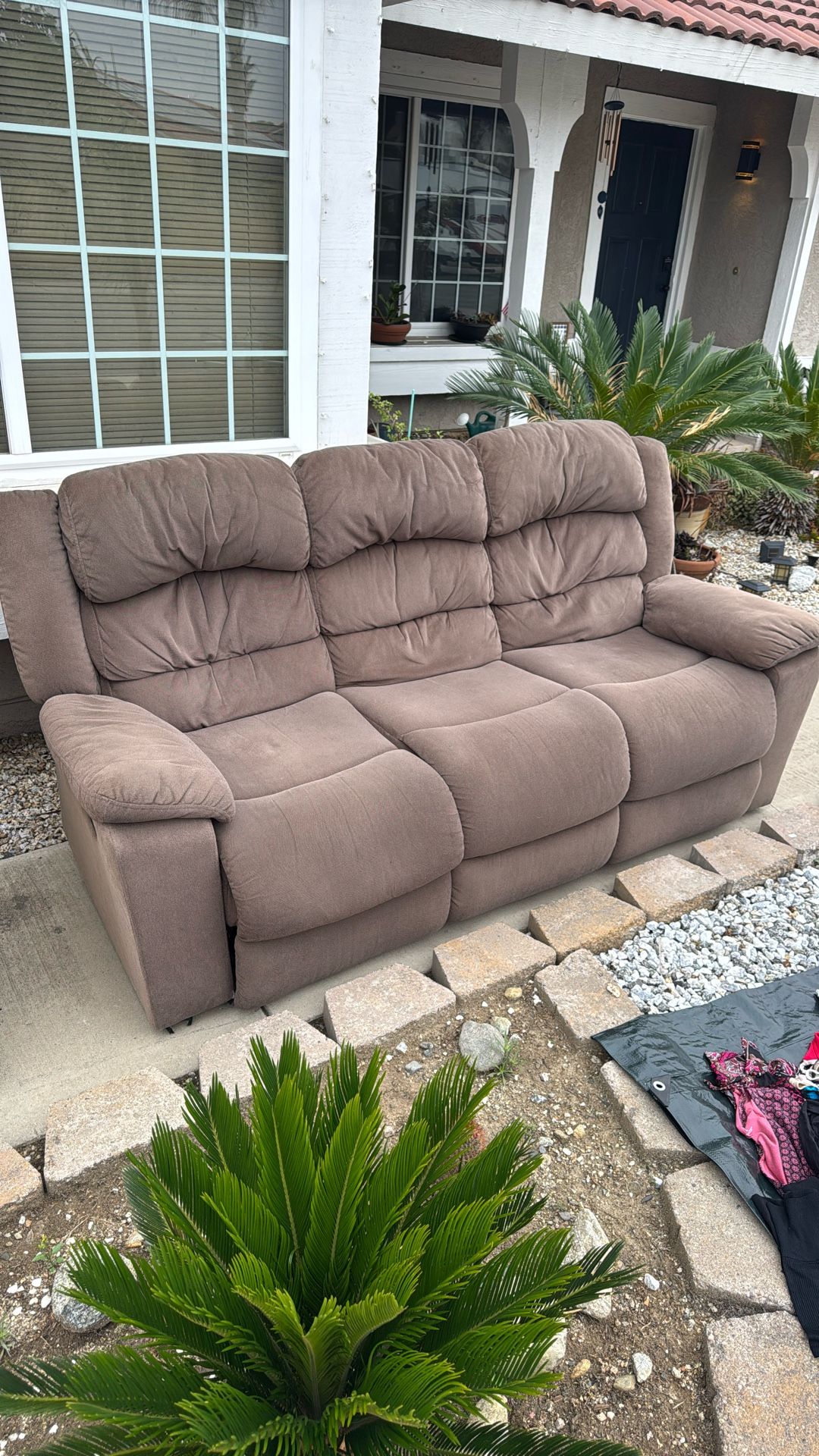 Couch /2 Sides Recline