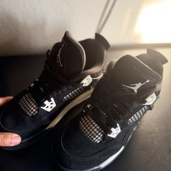 Jordan 4  White Thunders 