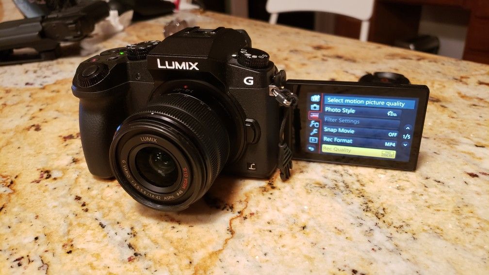 Panasonic Lumix G7 with 14-42 kit lens