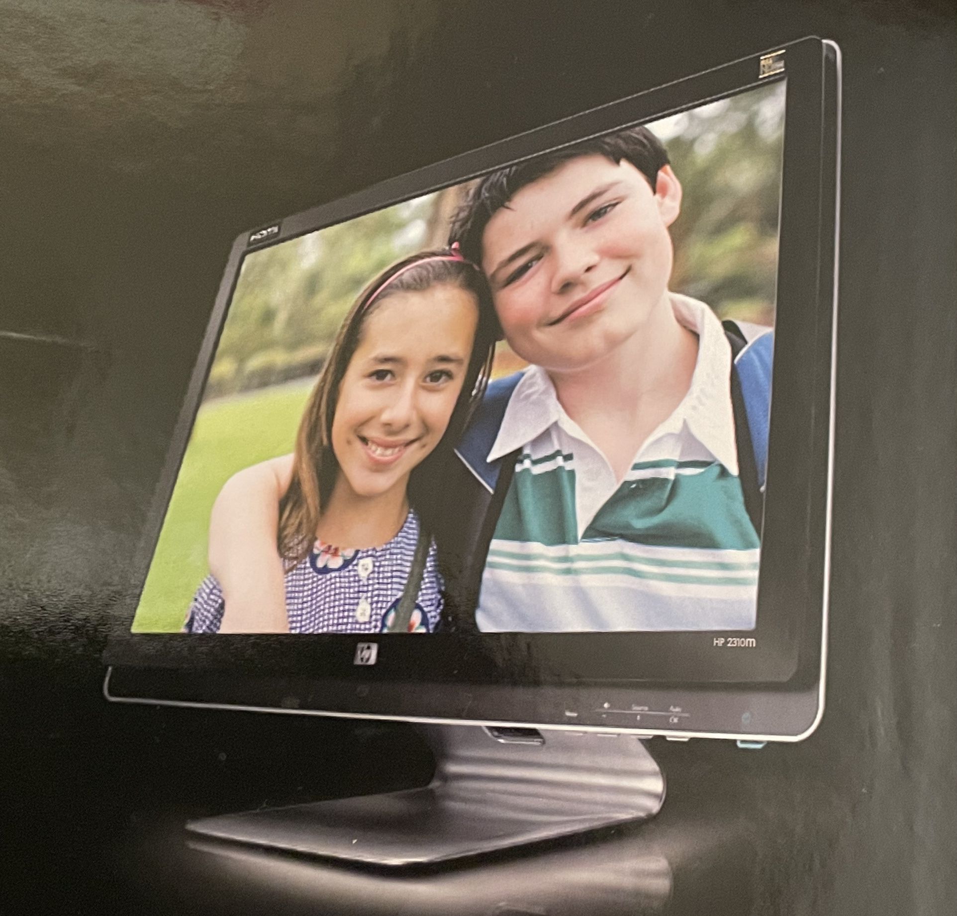 HP 2310m 23" Full HD LCD Monitor(new)