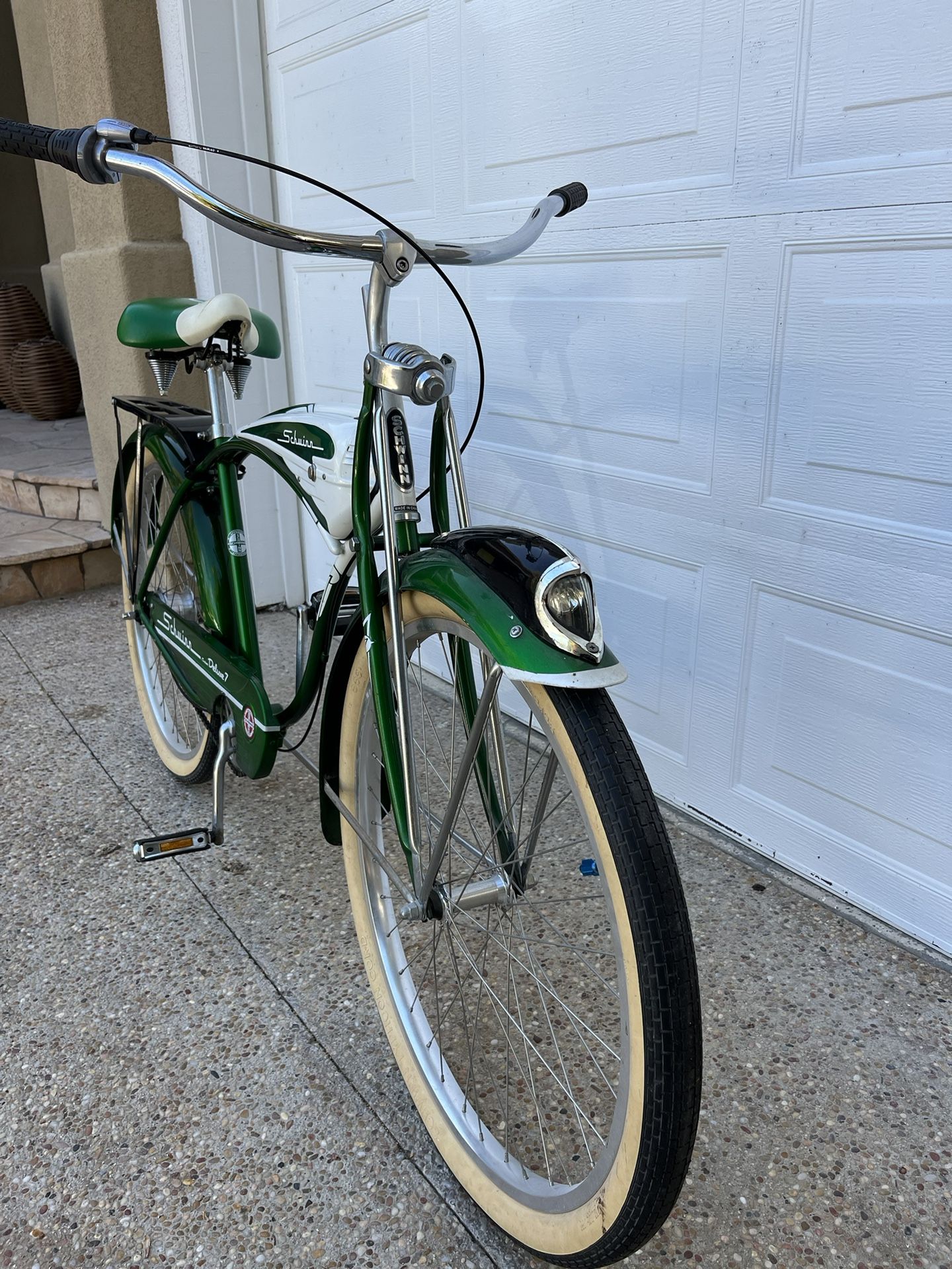 Schwinn Classic Cruiser Deluxe 7 for Sale in San Clemente, CA