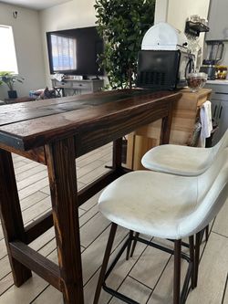 Height table and 2 chairs