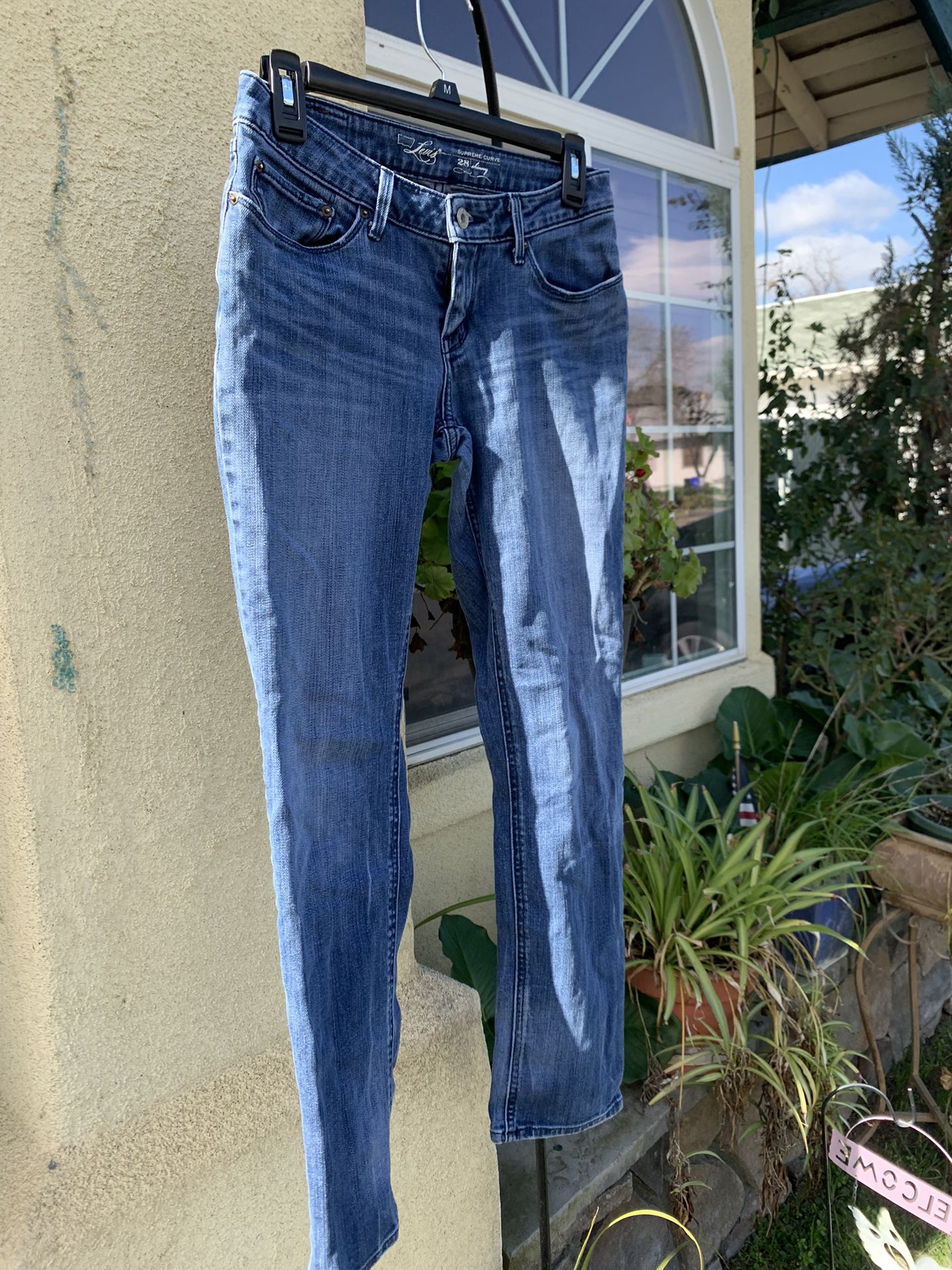 Levi's Supreme Curve Skinny Jeans for Sale in Woodville, CA - OfferUp