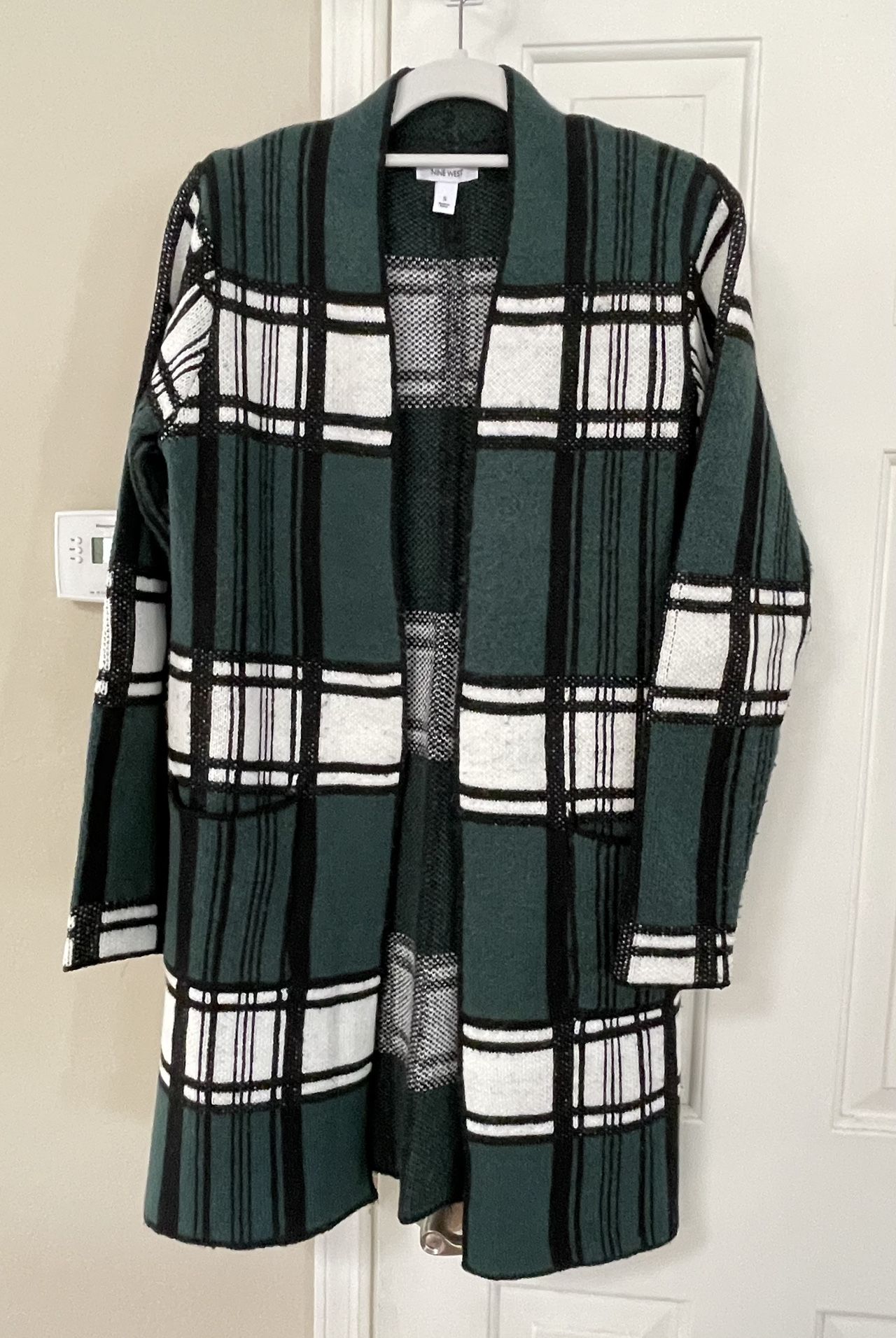 Nine West Long Cardigan. Ladies Small, Green/Black/Winter White Plaid.