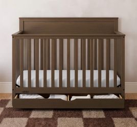 New convertible modern crib