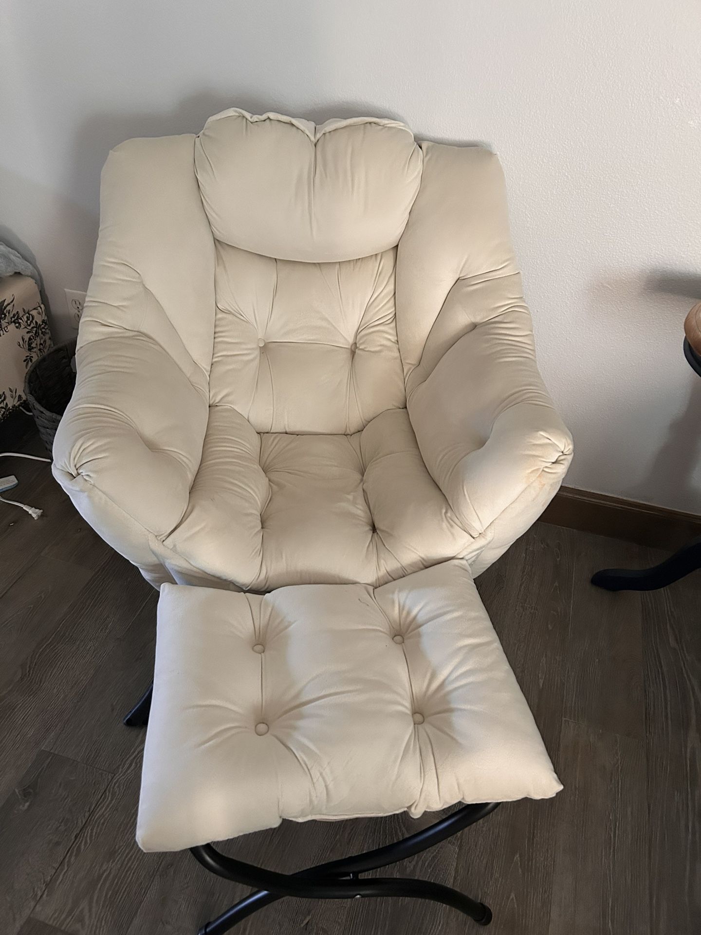 Chair With Foldable Ottoman