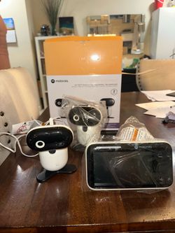 Motorola 5.0” Motorized Wi-Fi Video Baby Monitor (2 Cameras) – PIP1510-2 CONNECT USED