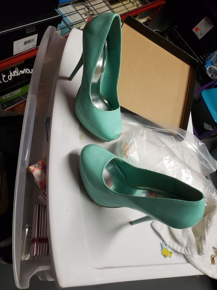 Size 7 Mint green heels