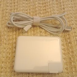 Apple MacBook 140 w like new charger