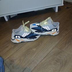 Adidas Yeezy Boost 700