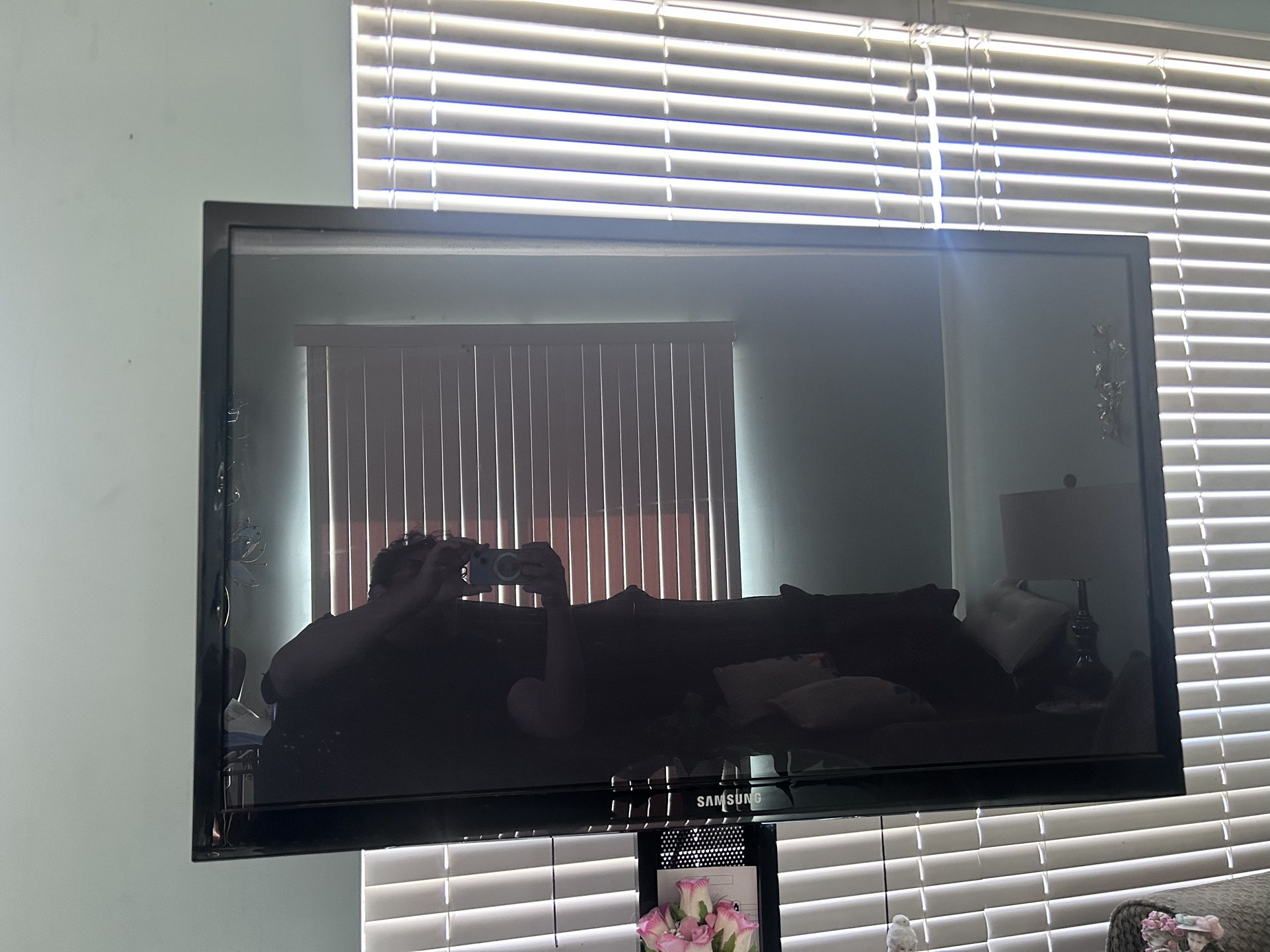 Samsung TV 53 inches