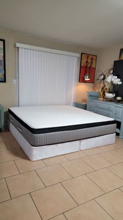 VERY NICE LIKE NEW KING SIZE BRENTWOOD MATTRESS AND BOXSPRINGS FOR SALE! IN EXCELLENT CONDITION, FREE DELIVERY