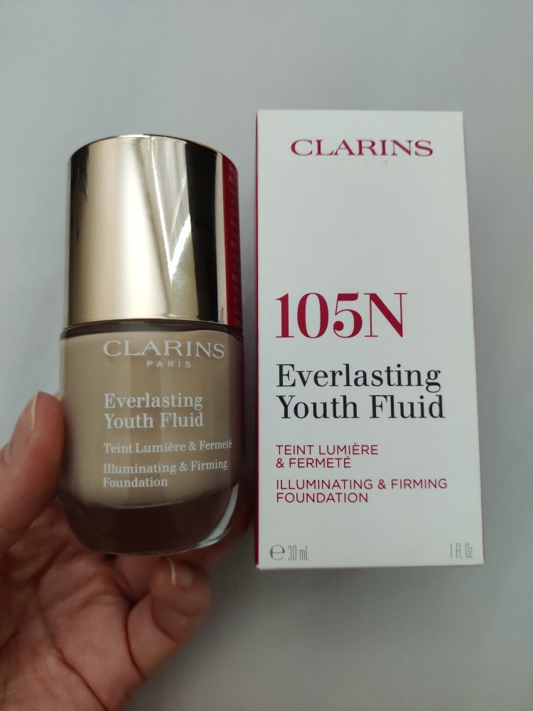 Clarins Everlasting Youth Fluid Foundation. Never used. See pictures. 