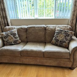 Sofas And Recliner Chairs 