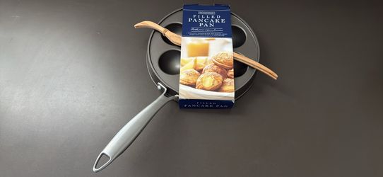 Williams‑Sonoma Filled Pancake Pan Set – New, Complete Bundle