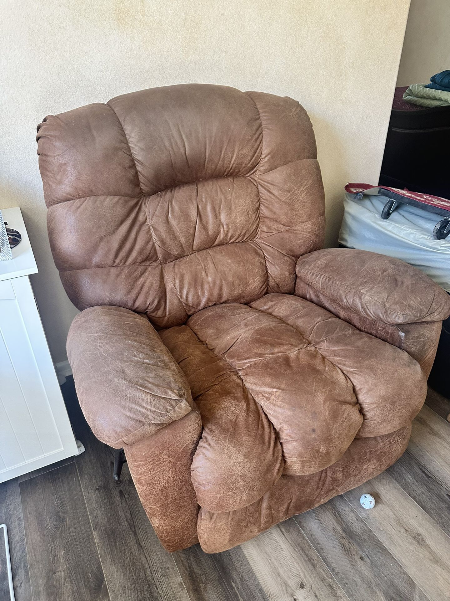 Large Working Lounge Recliner