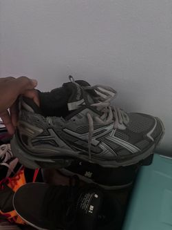balenciaga runners grey