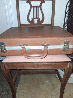 Gun Guard travel brief case tan alligator print...$15obo