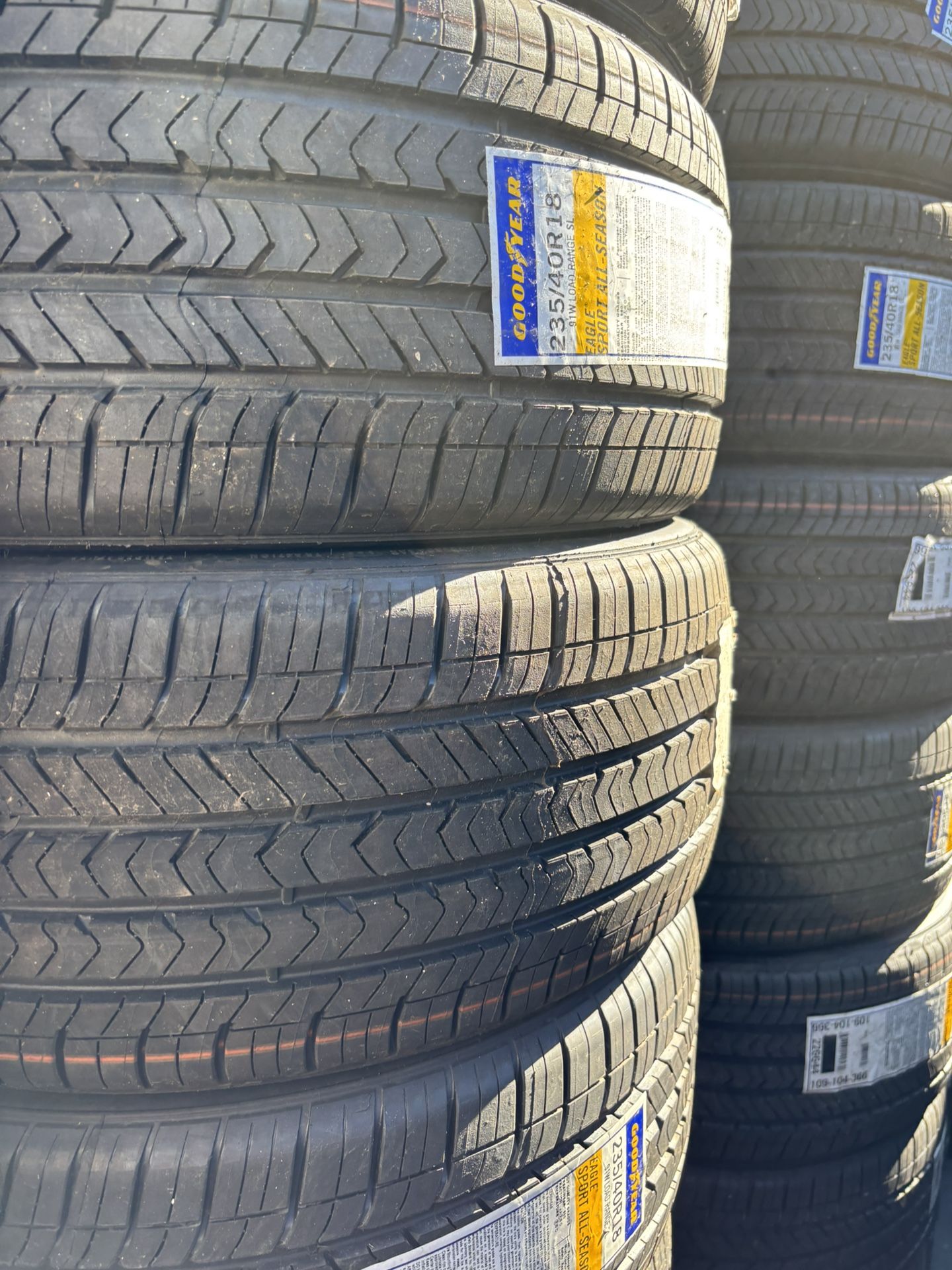 235/40/18. GOODYEAR EAGLE SPORT