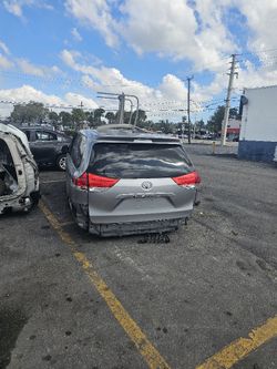 Toyota Sienna Parts Only / Solo Para Partes