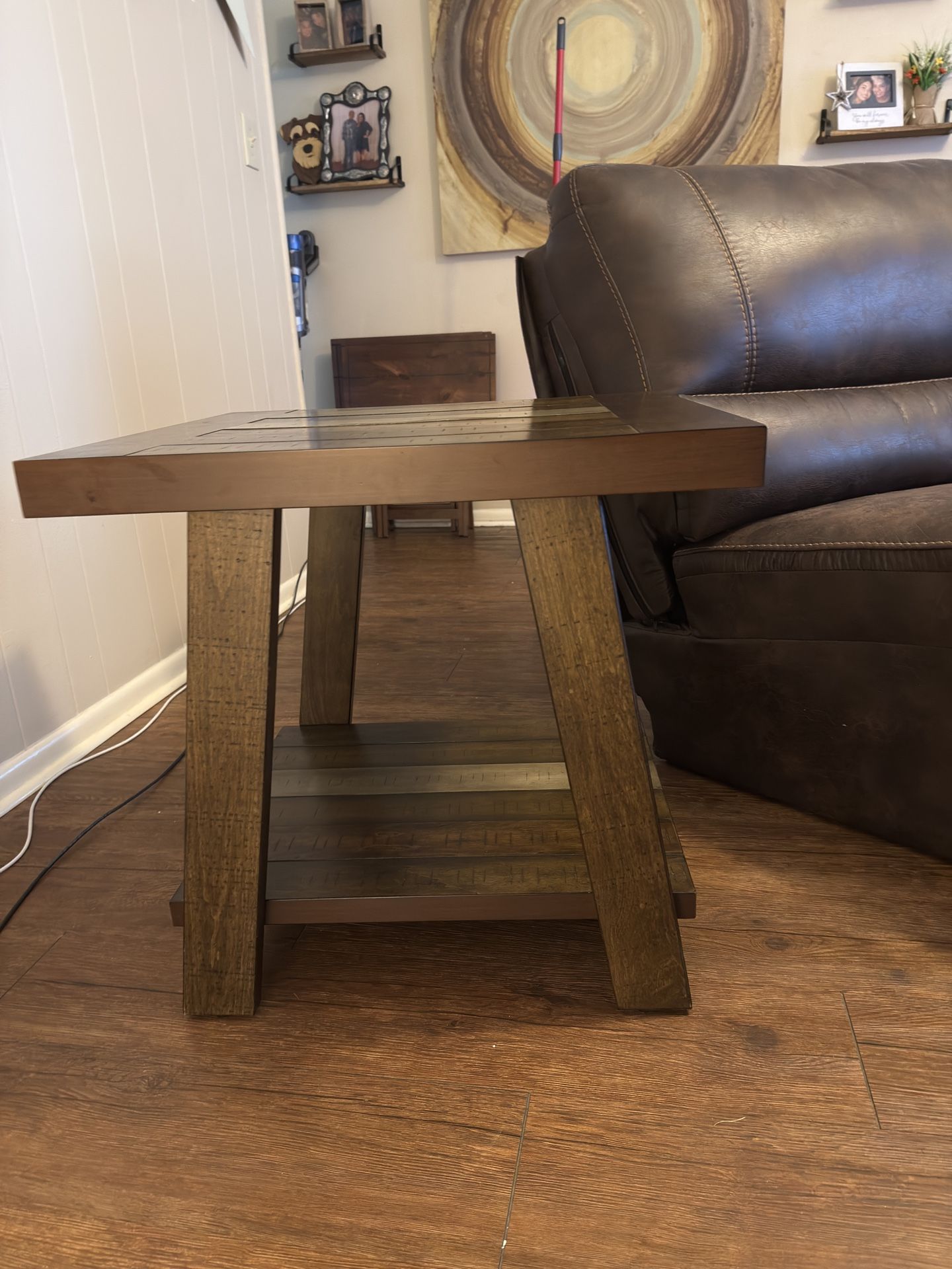 Rooms To Go Coffee Table And Matching End Tables 